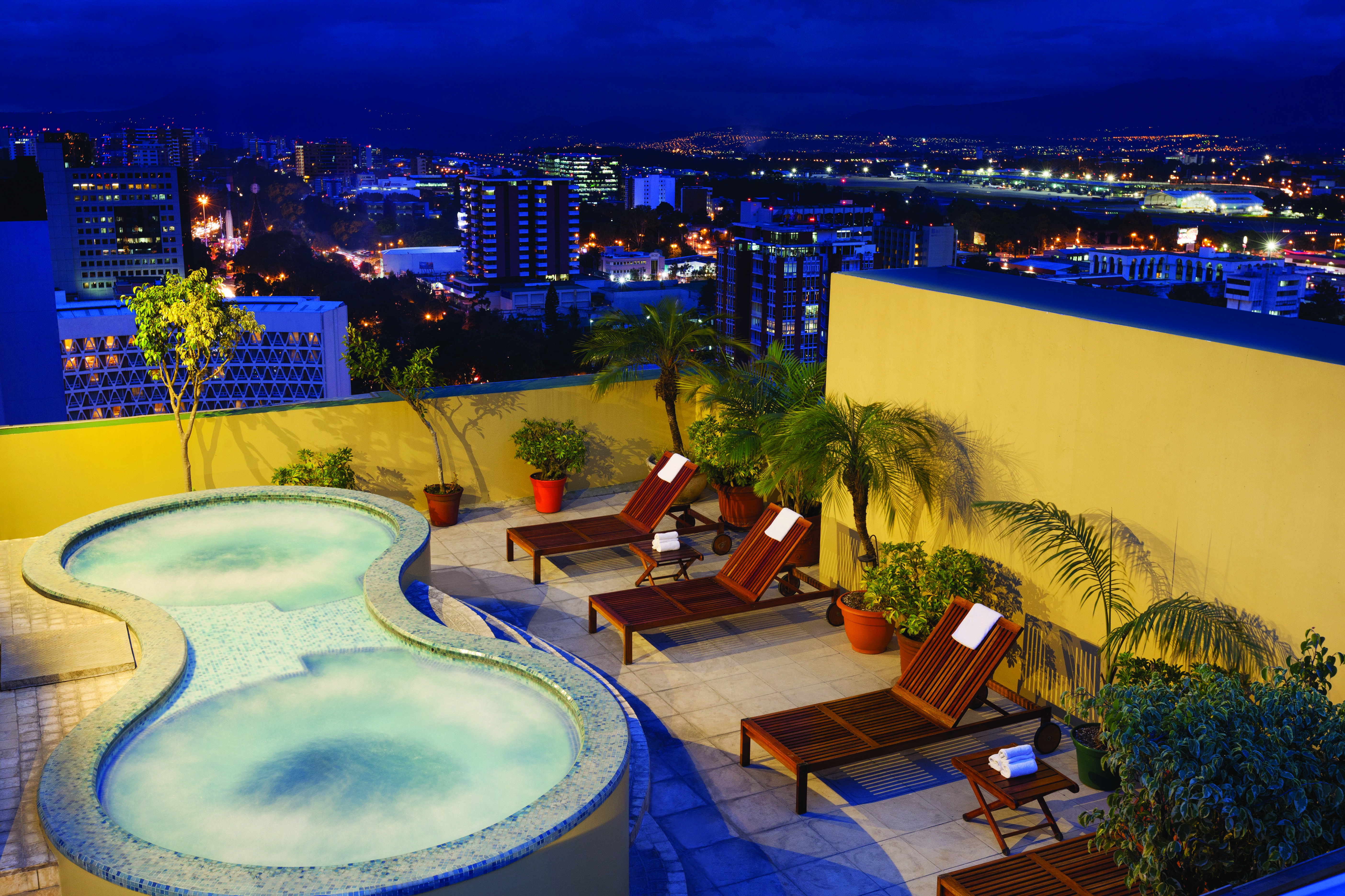 라디슨 호텔 앤드 스위트 콰테말라 시티 과테말라 외부 사진